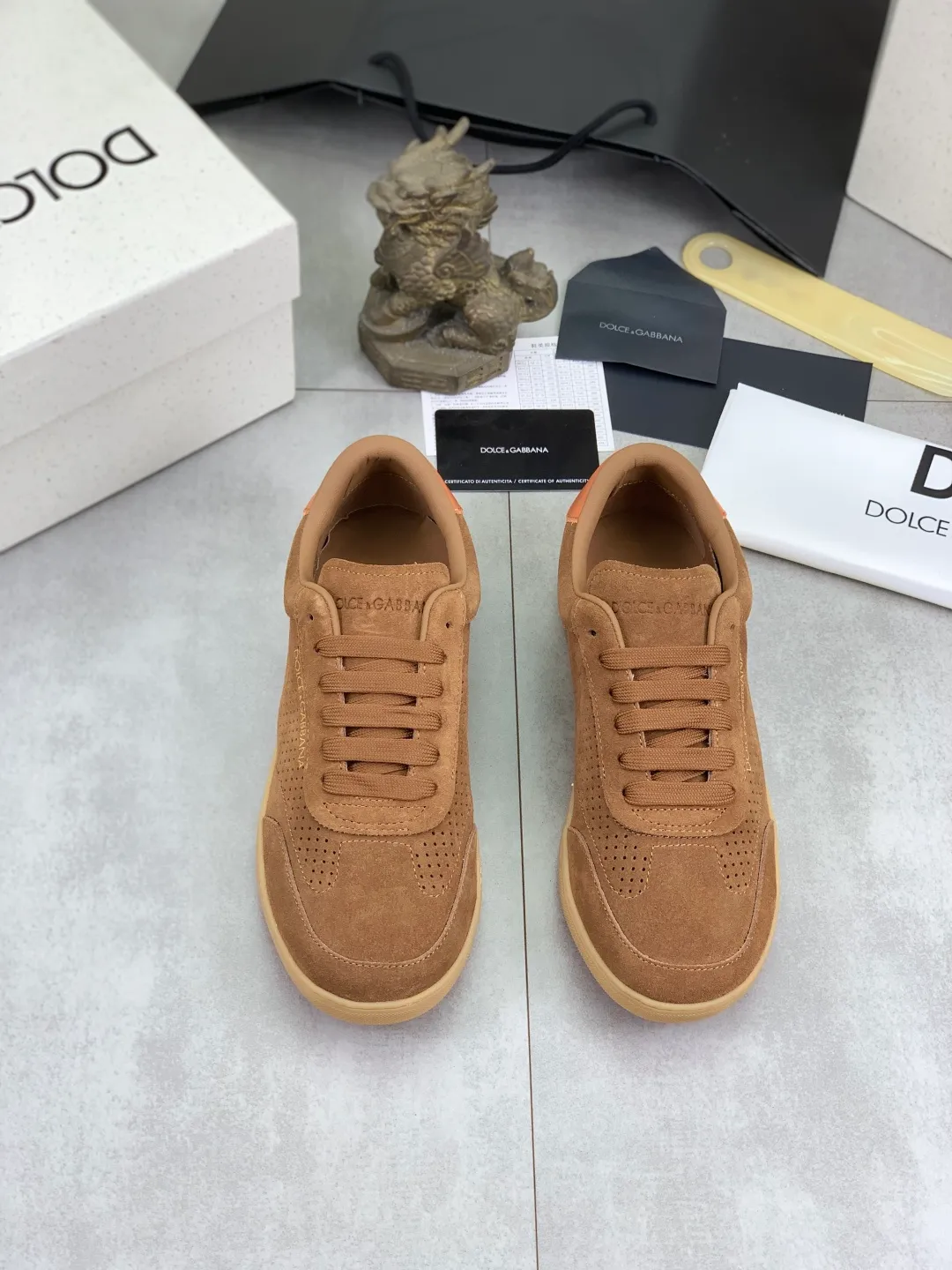 Men's shoes P500 💰 [New model] The latest hot model, top original quality, the official website is synchronized with "DOLCE&GABBANA [Dolce & Gabbana] ~ High Quality." The effect is low-cut casual DG men's shoes, loved by many celebrities, using high-end imported first-layer frosted calfskin with punched logo design + cowhide feet, simple and elegant, perfect interpretation of the latest inspiration for shoes, classic and fashionable integration, luxury dream, dominating fashion Suitable for drivers, light and comfortable to drive, light and breathable for outdoor travel, high-end quality, trustworthy, 3️⃣color🉑️choice! Code number: 38-46